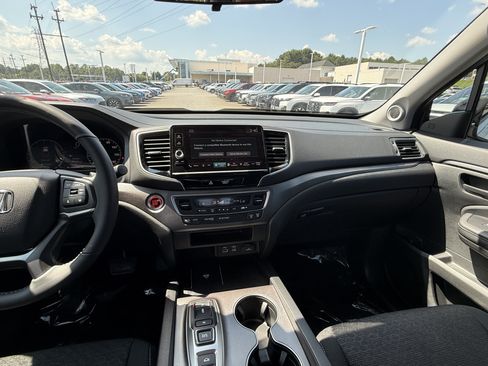 Certified 2025 Honda Ridgeline Sport+ image 29