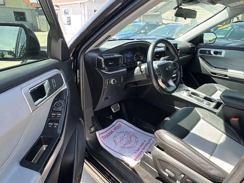 Used 2022 Ford Explorer XLT w/ Equipment Group 202A AWD/4WD image 9