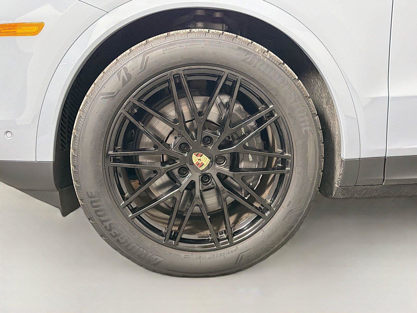Certified 2025 Porsche Cayenne AWD/4WD image 11