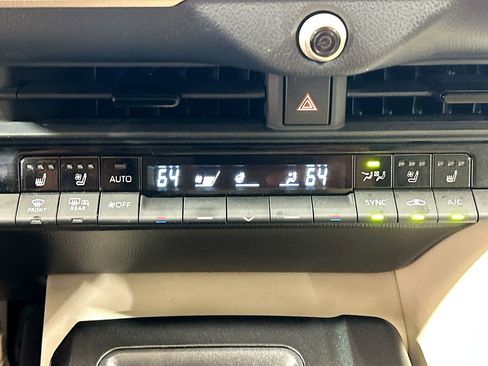 Used 2023 Toyota Crown AWD/4WD image 13