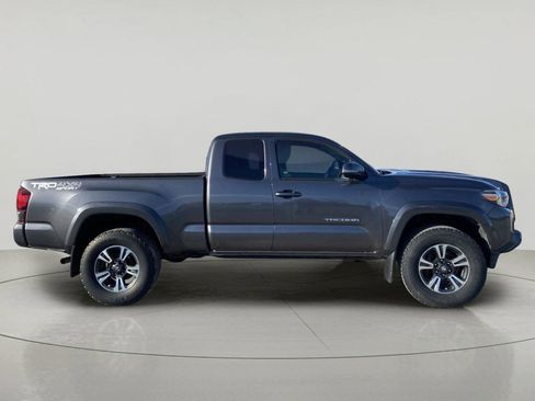 Used 2019 Toyota Tacoma TRD Sport AWD/4WD image 2