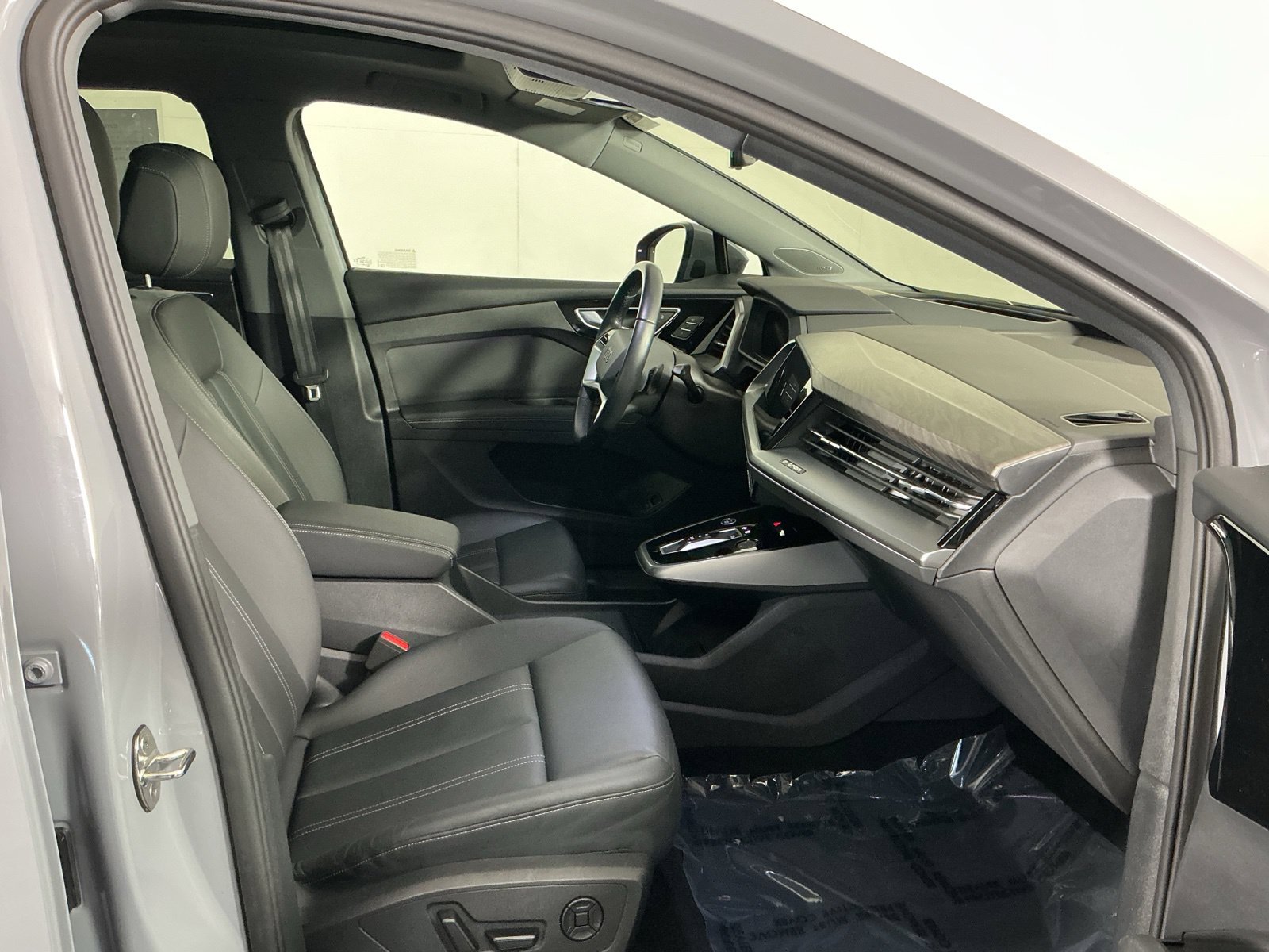 Used 2024 Audi Q4 e-tron Prestige w/ Black Optic Package AWD/4WD image 18