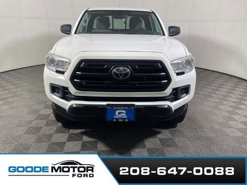 Used 2019 Toyota Tacoma SR w/ SX Package AWD/4WD image 3