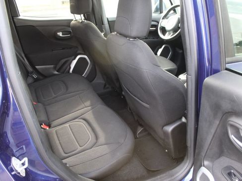 Used 2018 Jeep Renegade Latitude FWD image 14