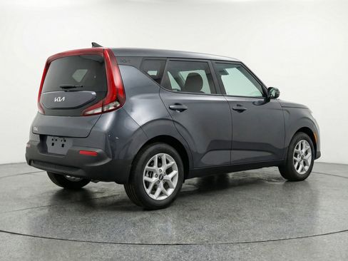 Used 2025 Kia Soul LX w/ LX Technology Package FWD image 9