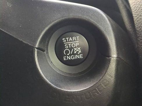 Certified 2022 Jeep Renegade Latitude AWD/4WD image 32