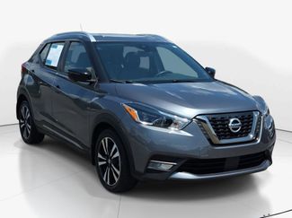 Used 2020 Nissan Kicks SR w/ SR Premium Package FWD video 3