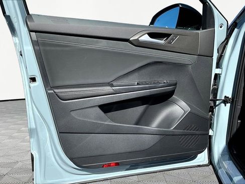 New 2026 Volkswagen Taos SE image 21