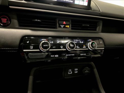 Certified 2025 Honda Pilot Touring image 15