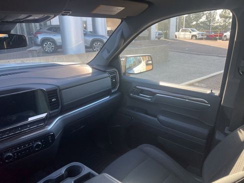 Used 2025 Chevrolet Silverado 1500 LT image 44
