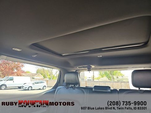 Used 2022 Jeep Wagoneer Series III w/ Premium Group I AWD/4WD image 33