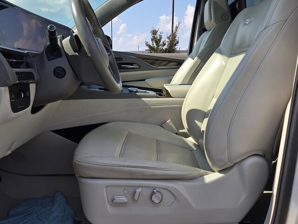 Used 2022 Cadillac Escalade ESV Sport Platinum RWD image 3