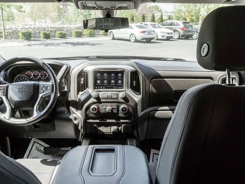 Used 2022 Chevrolet Silverado 1500 LT Trail Boss w/ Bed Protection Package AWD/4WD image 8
