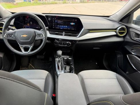 Used 2025 Chevrolet Trax LT w/ Driver Confidence Package FWD image 8