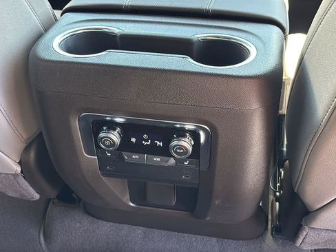 New 2026 GMC Yukon Elevation image 25