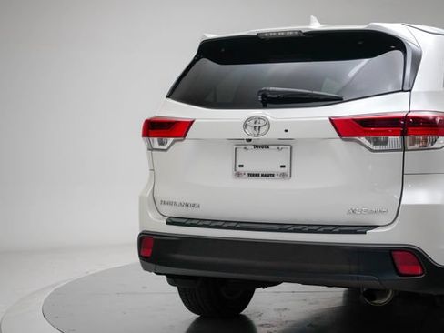 Used 2019 Toyota Highlander XLE AWD/4WD image 12