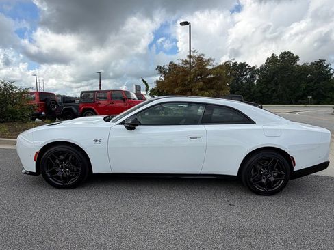 Used 2024 Dodge Charger Daytona R/T w/ Plus Group AWD/4WD image 3