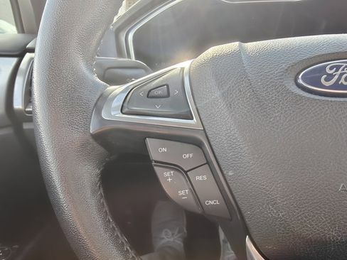 Used 2017 Ford Fusion SE w/ Equipment Group 202A image 11