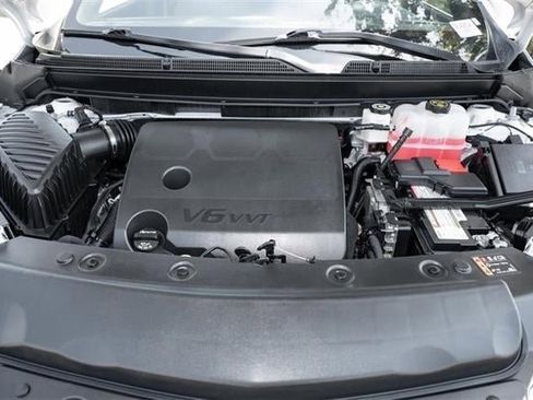 Used 2023 Buick Enclave Essence w/ LPO, Touring Package image 14