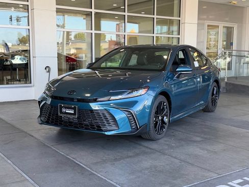New 2026 Toyota Camry SE FWD image 2