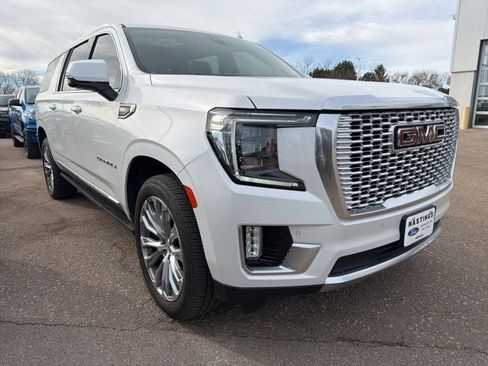 Used 2022 GMC Yukon XL Denali AWD/4WD image 10