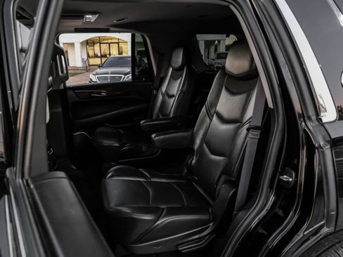 Used 2015 Cadillac Escalade Luxury image 41