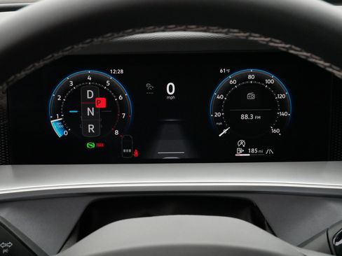 Used 2025 Volkswagen Tiguan SE w/ Panoramic Sunroof Package AWD/4WD image 21