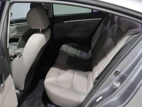 Used 2019 Hyundai Elantra SE FWD image 17
