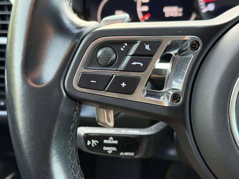 Used 2020 Porsche Cayenne Turbo image 23