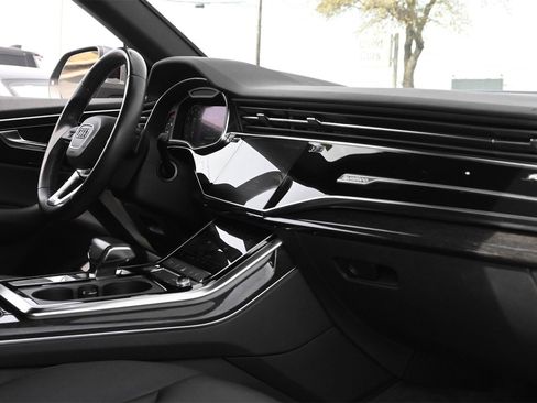 Used 2019 Audi Q8 Premium image 21