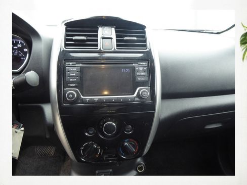 Used 2018 Nissan Versa SV w/ SV Special Edition Package image 12