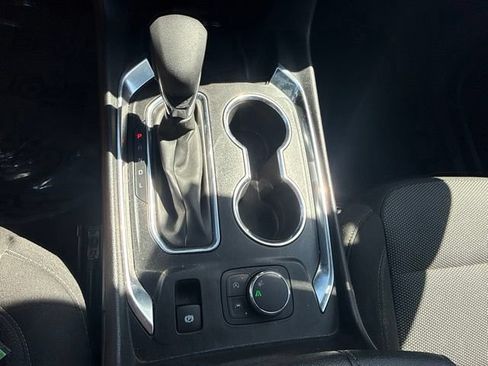 Used 2023 Chevrolet Traverse LT FWD image 19