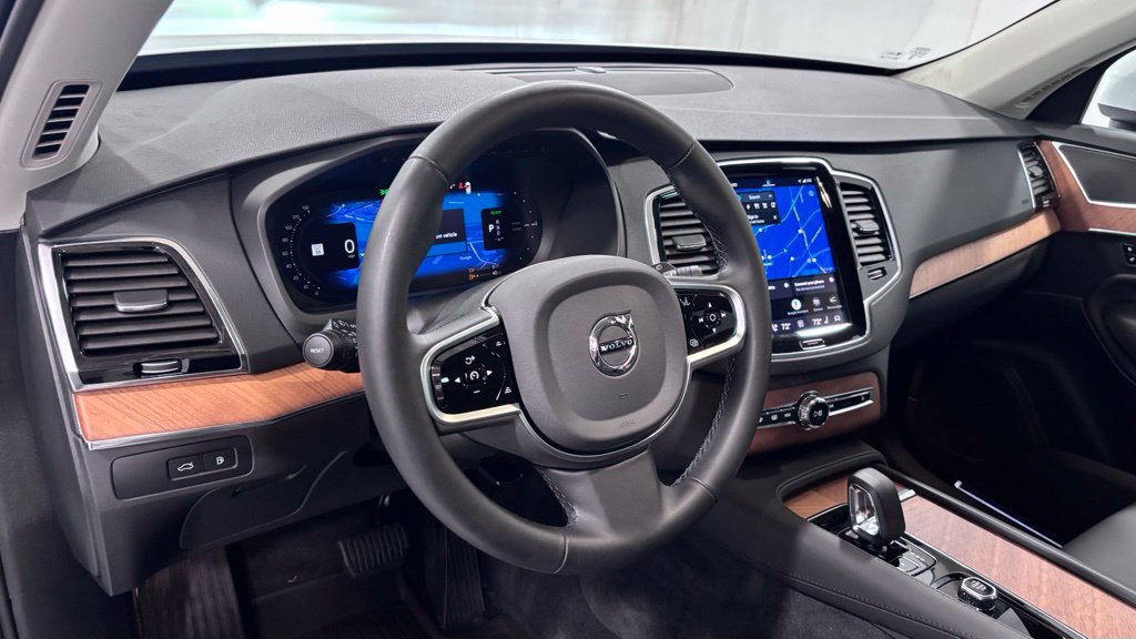 Certified 2025 Volvo XC90 T8 Plus w/ Protection Package Premier AWD/4WD image 10