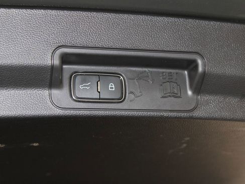 Used 2023 Ford Explorer XLT image 16