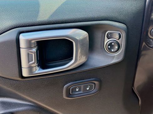 Used 2024 Jeep Wrangler Unlimited Sport AWD/4WD image 21