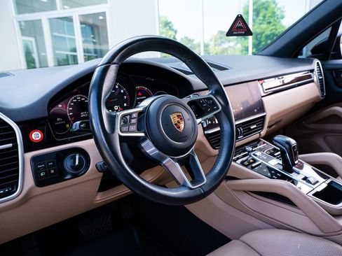 Used 2023 Porsche Cayenne Platinum Edition AWD/4WD image 29