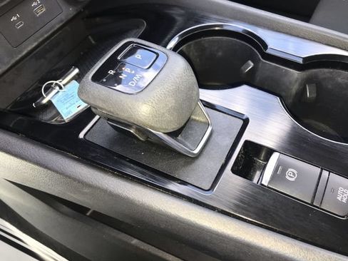 Used 2023 Nissan Rogue S AWD/4WD image 19