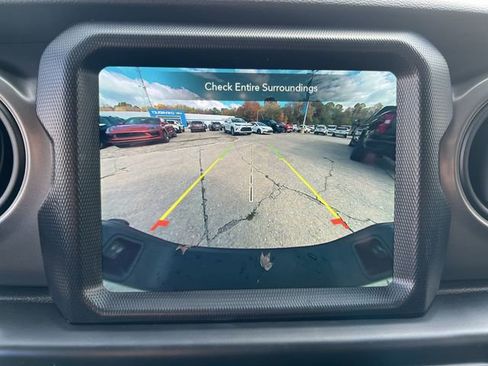 Used 2022 Jeep Gladiator Willys image 16