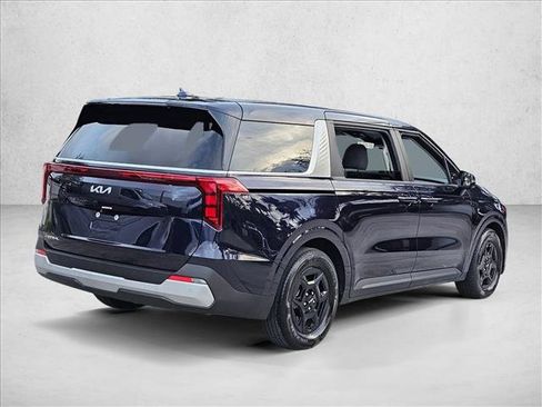 Used 2025 Kia Carnival LX FWD image 5