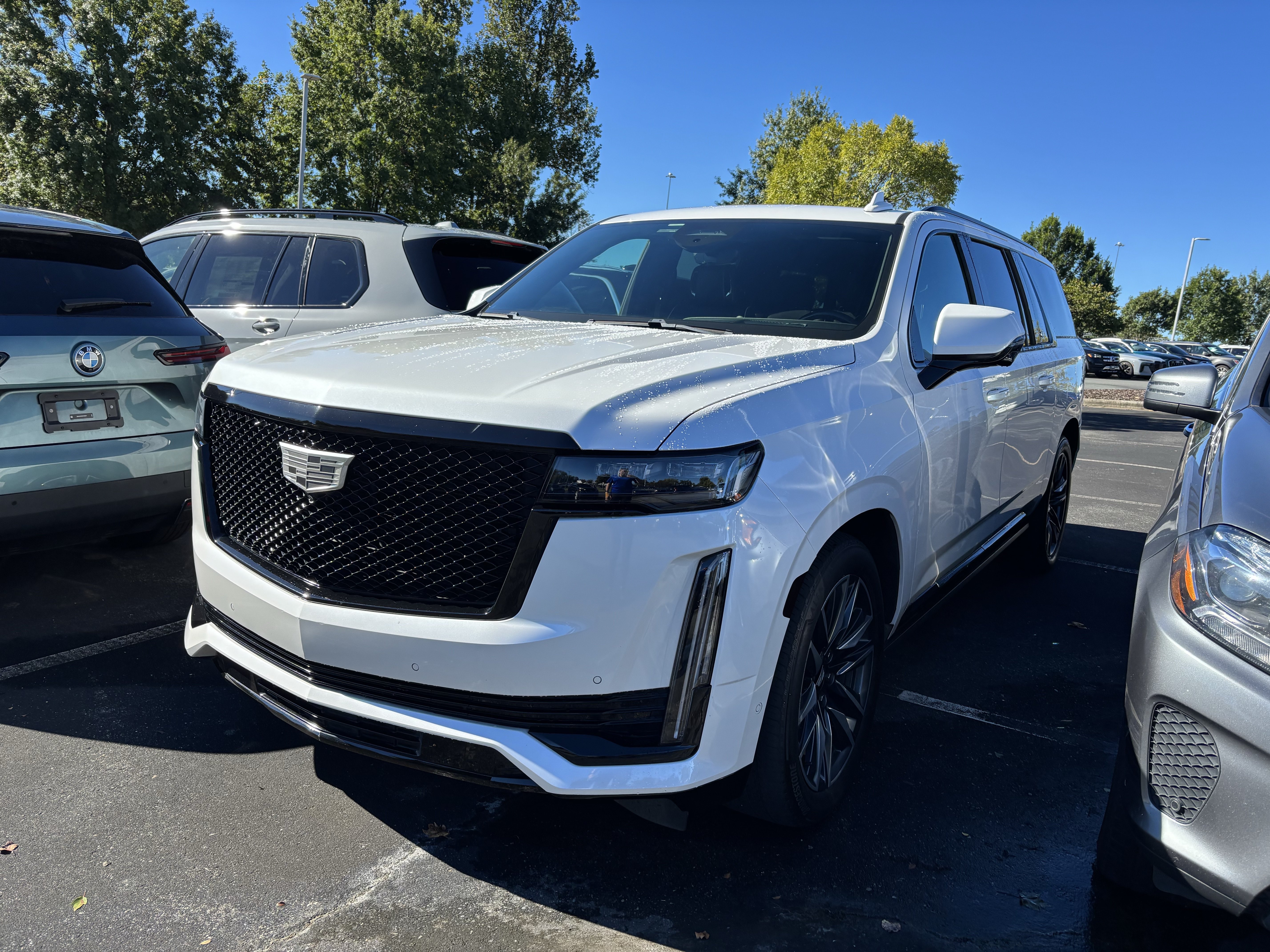 Used 2022 Cadillac Escalade ESV Sport w/ Touring Package RWD image 6