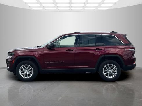 Certified 2023 Jeep Grand Cherokee Laredo AWD/4WD image 4