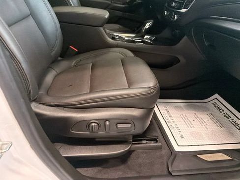 Used 2023 Chevrolet Traverse High Country AWD/4WD image 18