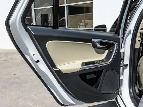 Used 2017 Volvo V60 T5 Premier w/ Convenience Package image 44