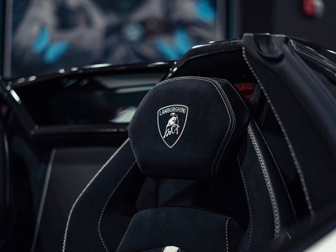 Used 2020 Lamborghini Aventador SVJ AWD/4WD image 39