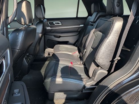 Used 2018 Ford Explorer Limited FWD image 11