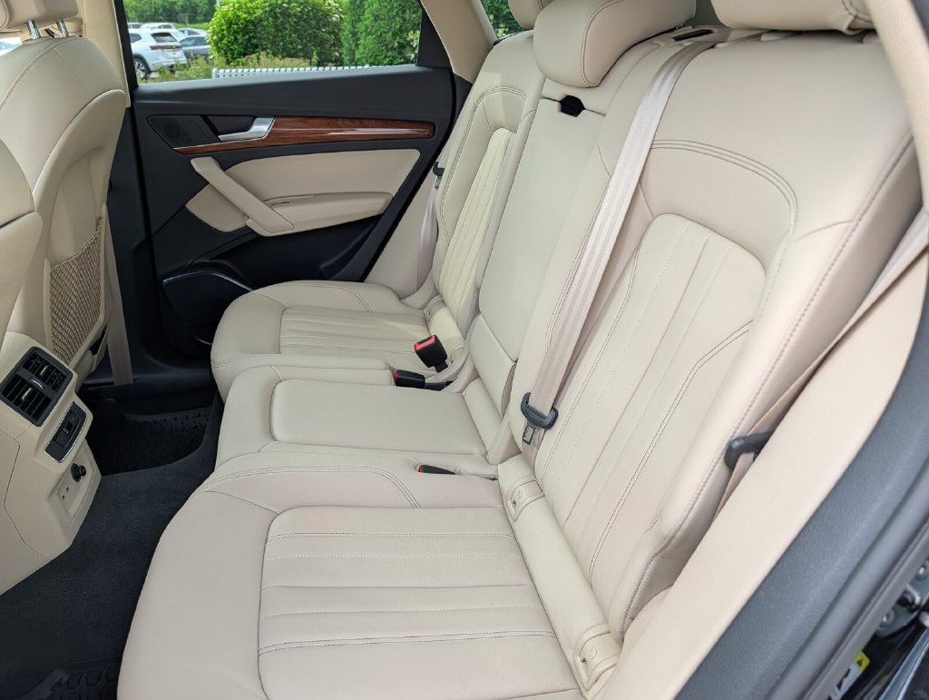 Used 2023 Audi Q5 2.0T Premium w/ Convenience Package AWD/4WD image 13