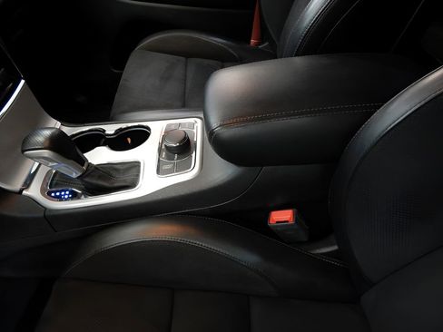 Used 2021 Jeep Grand Cherokee SRT image 19