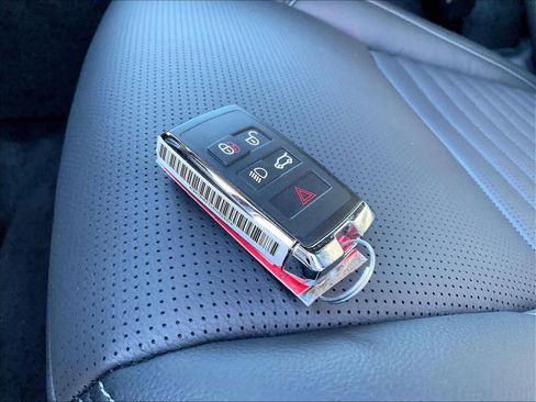 New 2025 Land Rover Discovery Sport Dynamic SE image 35