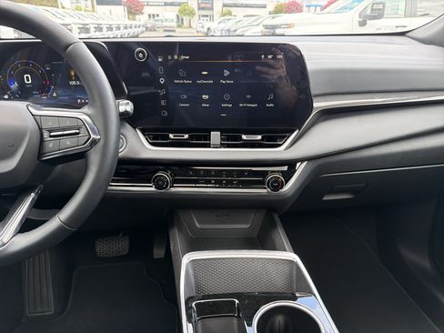 Used 2025 Chevrolet Equinox LT w/ Safety and Technology Package FWD image 31