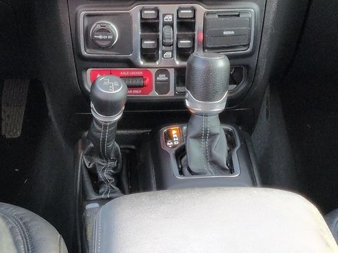 Used 2024 Jeep Wrangler Unlimited AWD/4WD image 18